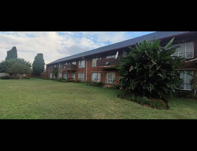 2 BEDROOM TOWNHOUSE FOR SALE IN HORIZON VIEW
